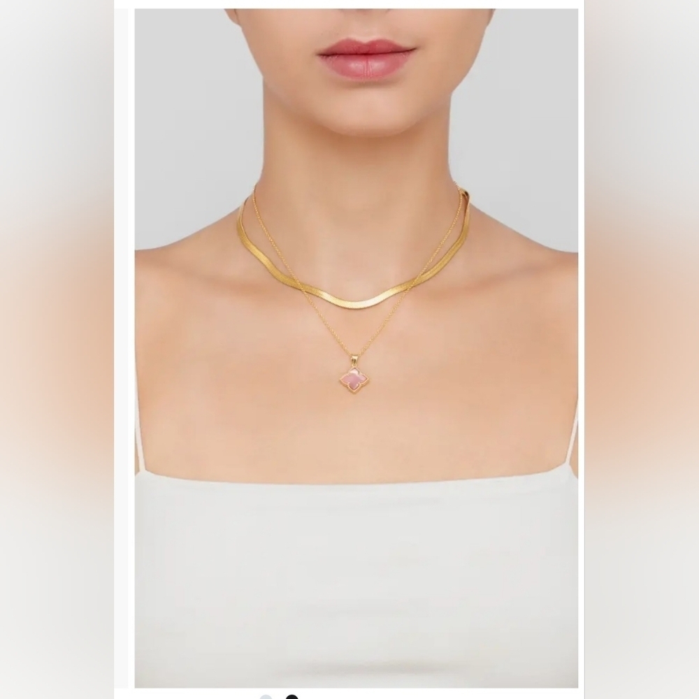ADORNIA mother of pearl flower pendant necklace. - Picture 5 of 5